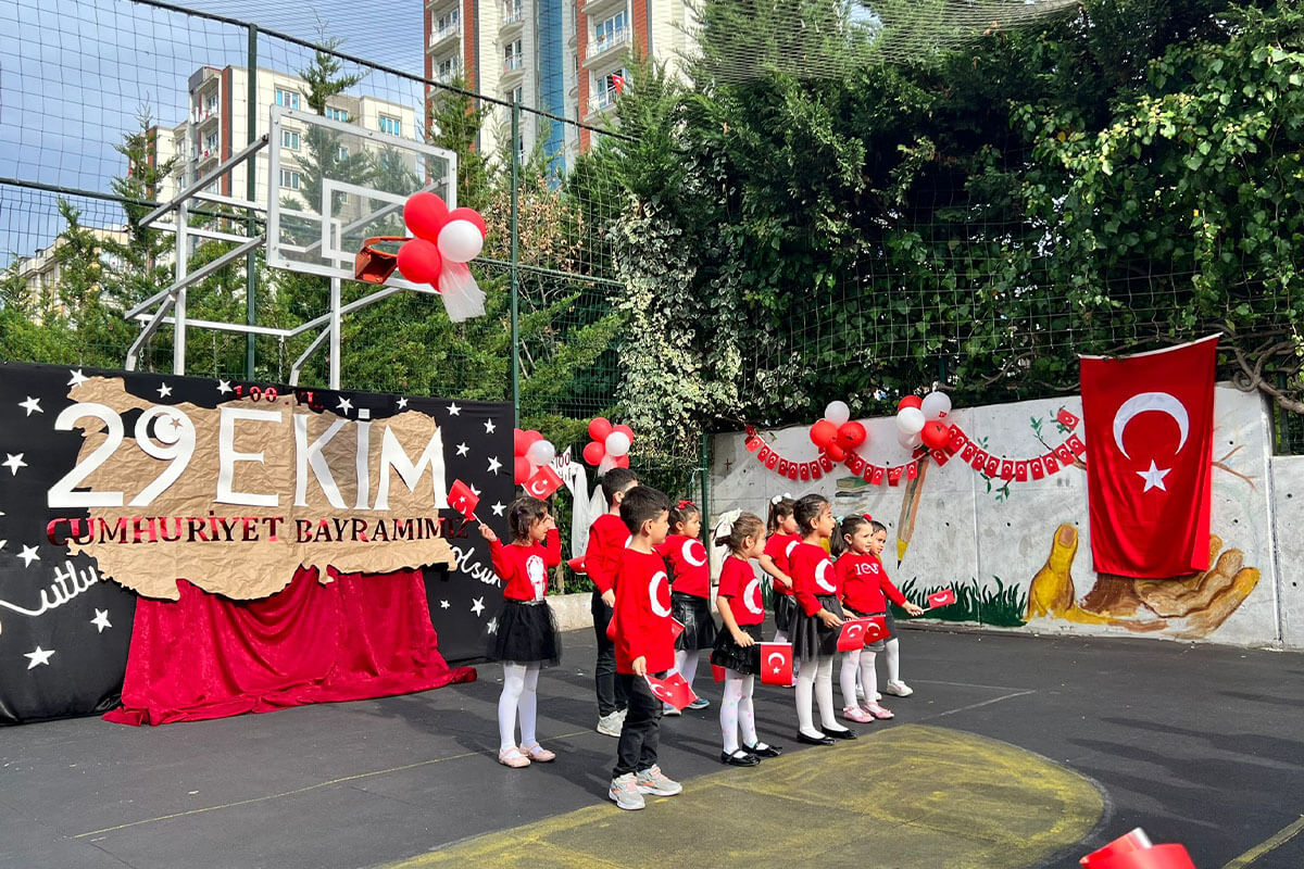 Milli Bayram Kutlamalarımızla Vatanseverliği ve Birlikteliği Pekiştiriyoruz